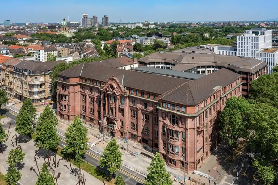 Luftaufnahme des Videostudio Mannheim in der Oststadt – Otto-Beck-Straße mit Blick über Mannheim